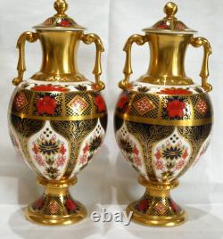 Beautiful Royal Cown Derby Old Imari 1128 Pair Of Lidded Sgb Sudbury Vases Urns