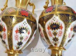 Beautiful Royal Cown Derby Old Imari 1128 Pair Of Lidded Sgb Sudbury Vases Urns