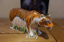 Boxed Royal Crown Derby Sumatran Tigress Gold Stopper 1st Quality