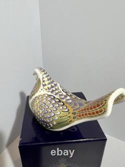 Millennium Dove ROYAL CROWN DERBY PAPERWEIGHT GOLD STOPPER BOXED