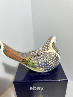 Millennium Dove ROYAL CROWN DERBY PAPERWEIGHT GOLD STOPPER BOXED