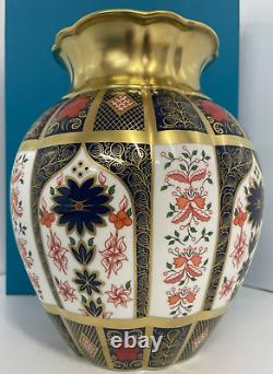 New Royal Crown Derby 1st Quality Old Imari Solid Gold Band Tulip Vase