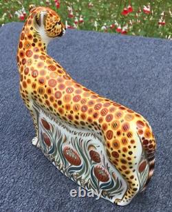 Royal Crown Derby Bone China Paperweight Mother Cheetah Gold Stopper Boxed