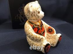 Royal Crown Derby Debonair Bear Collectors Guild Gold Stopper
