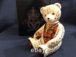 Royal Crown Derby Debonair Bear Collectors Guild Gold Stopper