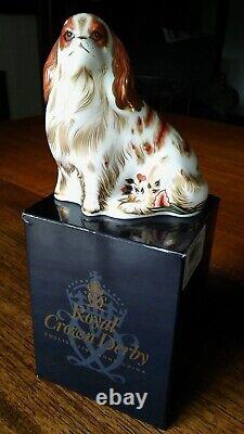 Royal Crown Derby King Charles spaniel paperweight, gold stopper