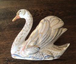 Royal Crown Derby Ltd Ed Pair Of Royal Swans'william' &'catherine'. 378/750 Ex