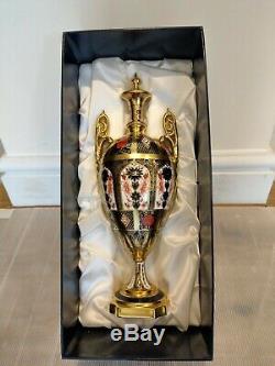 Royal Crown Derby Old Imari Solid Gold Band Large Trophy Vase