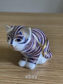 Royal Crown Derby Sitting Kitten Imari Gold Stopper Mint Condition