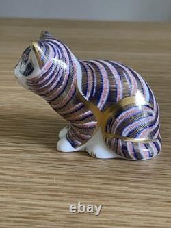 Royal Crown Derby Sitting Kitten Imari Gold Stopper Mint Condition