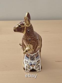 Royal Crown Derby The Australian Collection Kangaroo Paperweight Gold Stopper