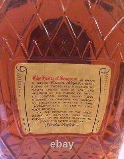 Whisky Crown Royal da 1 litro di Seagrams del 1970